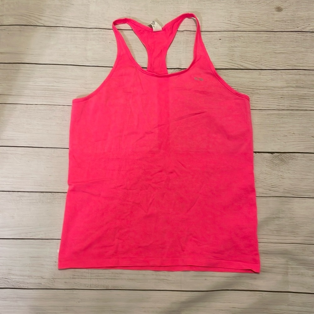 EUC Women’s C9 Neon Pink Workout Tank Top in XL​